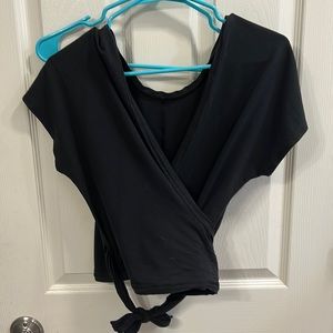 it’s a tie short sleeve